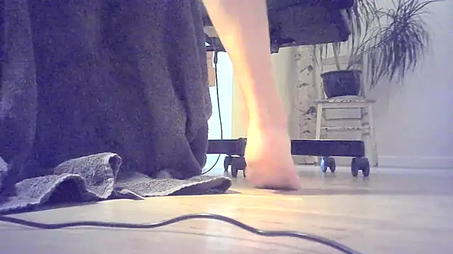 Slavelovesanal webcam