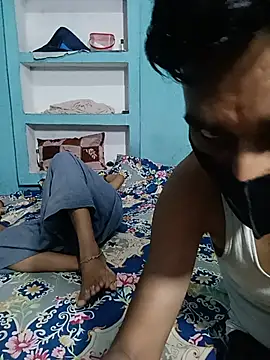 RoyalDesiCouple webcam