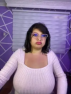MiiaaJoness webcam