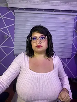 MiiaaJoness webcam
