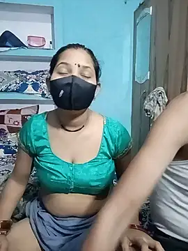RoyalDesiCouple webcam