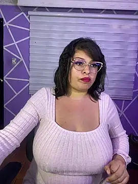 MiiaaJoness webcam