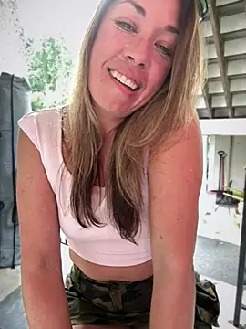 MiraKisss 🔣 live cam
