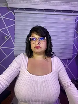 MiiaaJoness webcam