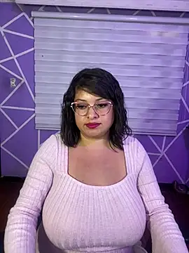 MiiaaJoness webcam