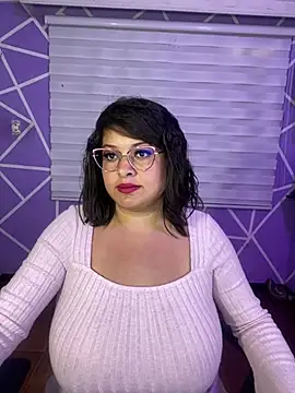 MiiaaJoness webcam