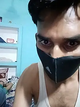 RoyalDesiCouple webcam
