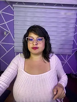MiiaaJoness webcam