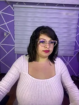 MiiaaJoness webcam
