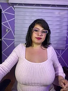MiiaaJoness webcam