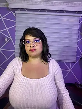 MiiaaJoness webcam