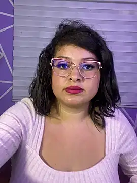 MiiaaJoness webcam