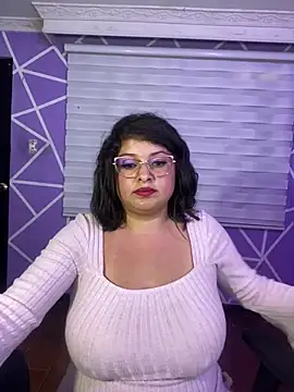 MiiaaJoness webcam