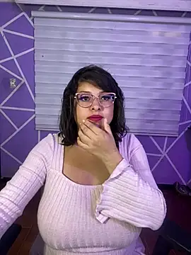 MiiaaJoness webcam