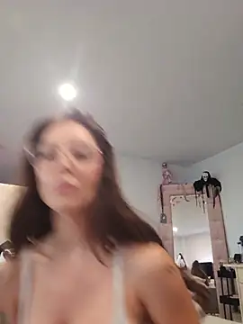 LilyOrion webcam