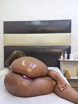 GiantBootyMilf webcam