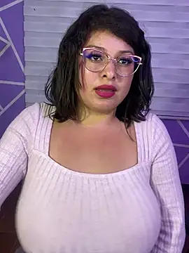 MiiaaJoness webcam