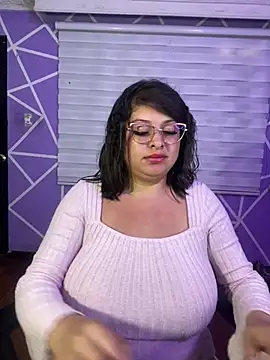 MiiaaJoness webcam