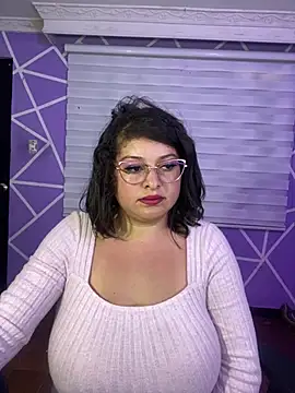 MiiaaJoness webcam