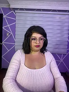 MiiaaJoness webcam