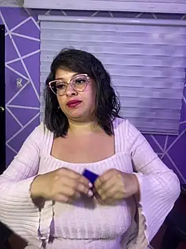 MiiaaJoness webcam