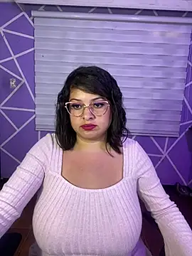MiiaaJoness webcam
