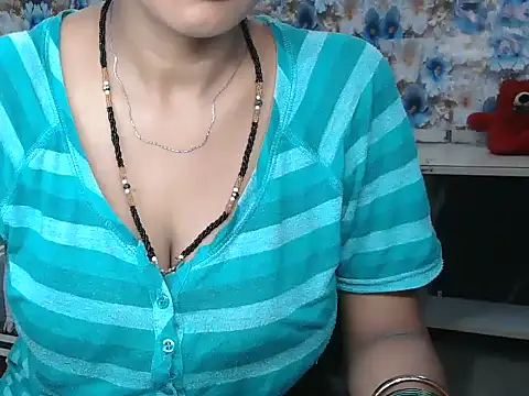 NottyMomo webcam
