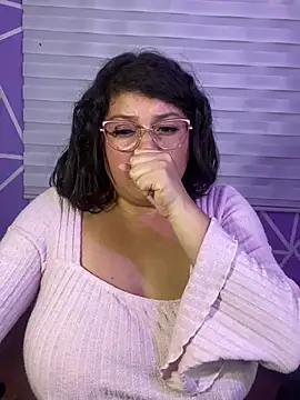 MiiaaJoness webcam