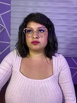 MiiaaJoness webcam