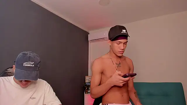 Handsomeboyss19 live sex cam