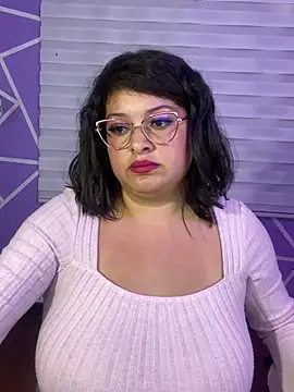 MiiaaJoness webcam