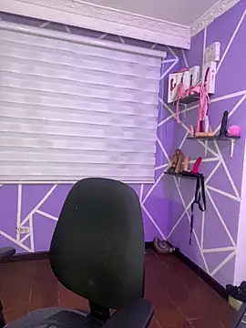 MiiaaJoness webcam