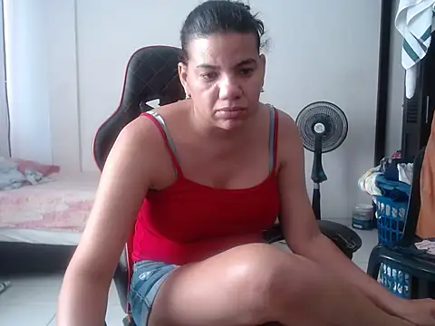 Adriana_0312 live cam on StripChat
