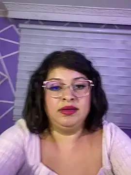 MiiaaJoness webcam