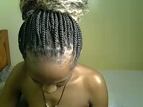 Pearl_petite webcam