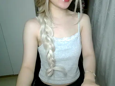 _hihihahaa_ live cam on StripChat