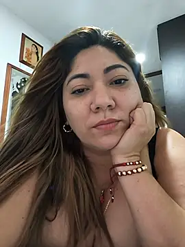 kendra_fire (F milf) - Show boobs