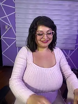 MiiaaJoness webcam