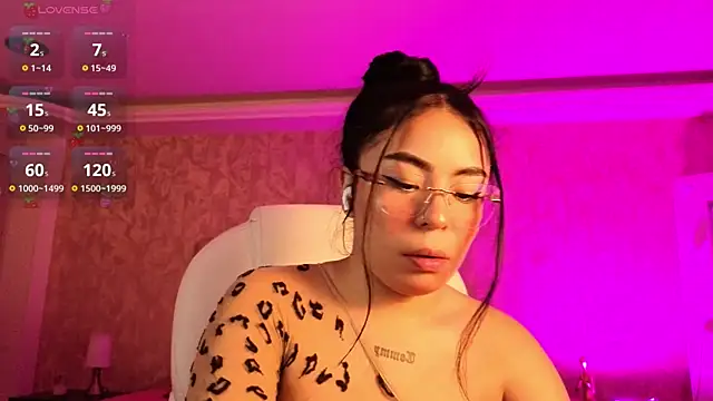 valkyria_12 live cam on StripChat