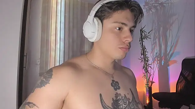 giordano_russo - Giordano_Russo's free webcam - UK Sex Cams