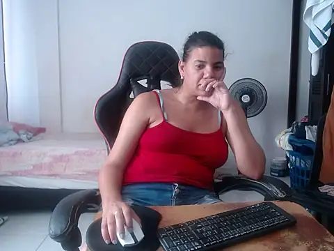 Adriana_0312 live cam on StripChat