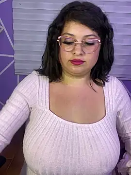 MiiaaJoness webcam