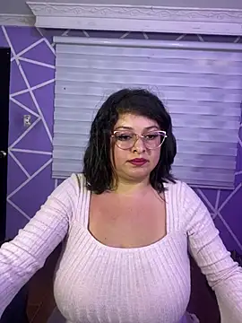MiiaaJoness webcam
