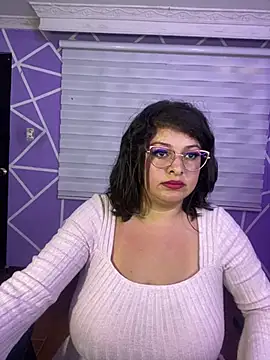 MiiaaJoness webcam