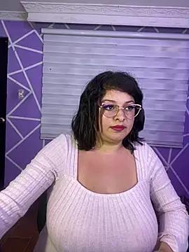MiiaaJoness webcam
