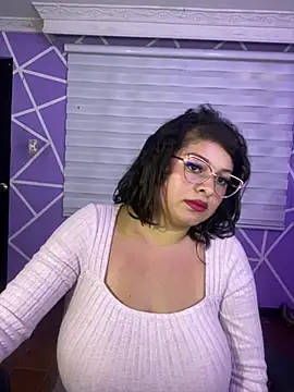 MiiaaJoness webcam