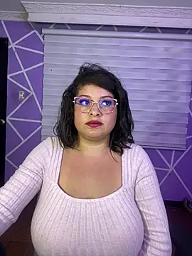 MiiaaJoness webcam