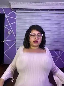 MiiaaJoness webcam