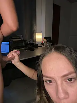 valery_and_Dani_ webcam