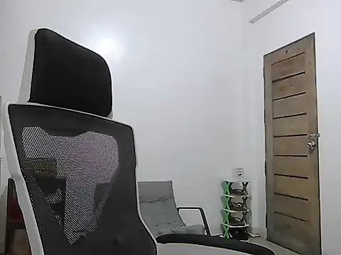 XxSensationSelena18 webcam